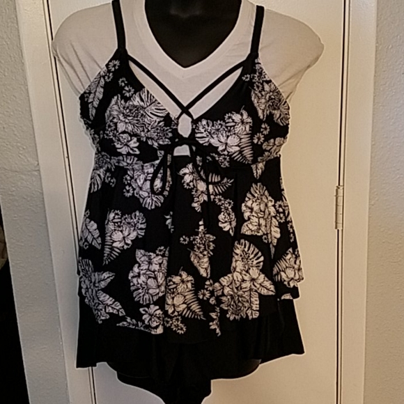 Tankini - Picture 1 of 4